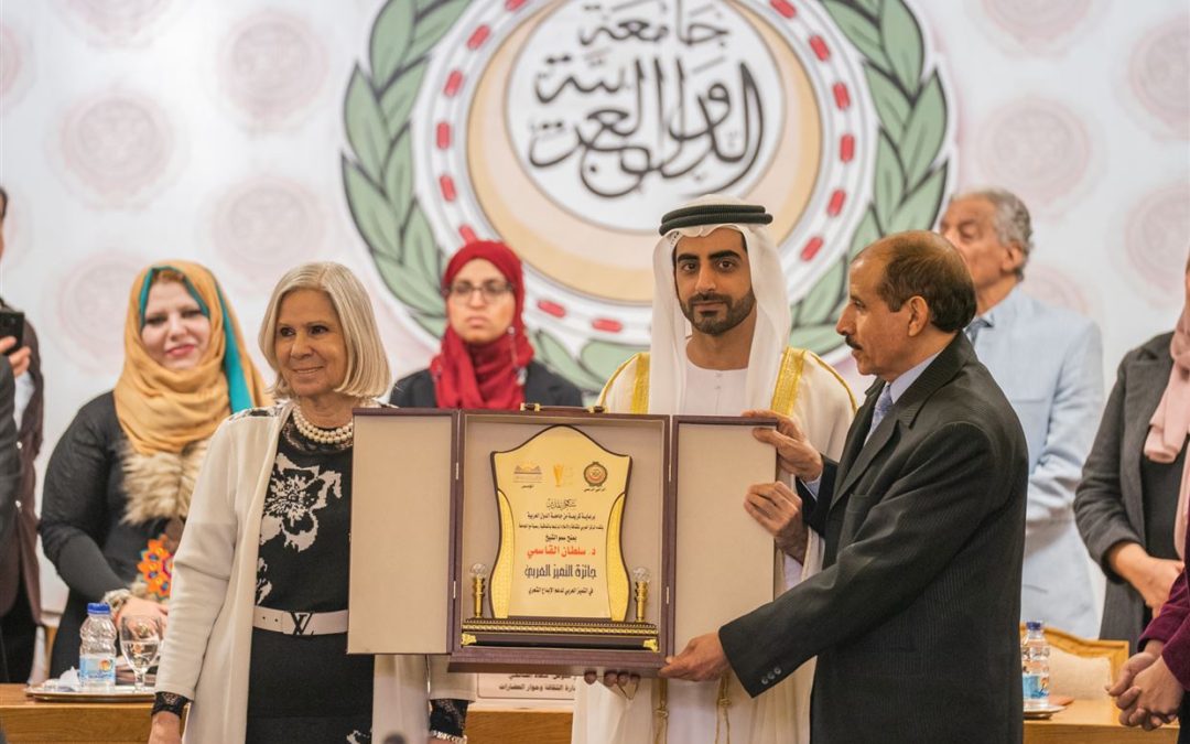 حاكم الشارقة ينال جائزة التميز العربي لدعم الابداع الشعري من جامعة الدول العربية